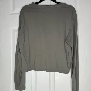 STRANGER THINGS “Friends Don’t Lie” Long‎ Sleeve Crop Top Juniors Size L thumbnail 2