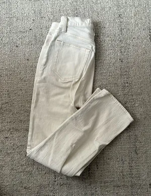 Abercrombie Curve Love Ultra High Rise 90s Straight Jean 25 short thumbnail 4