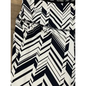 Nike Dri‑Fit Size L Black & White Print Capri Leggings thumbnail 4