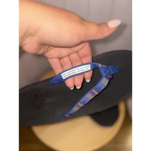 LL Bean Katahdin Flip Flops Women's‎ Sz 8 M Sandals Blue Aztec Pattern Beach thumbnail 9