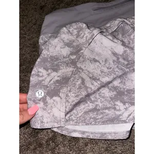 Lululemon shorts thumbnail 4