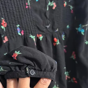 Old Navy Black Blouse with Floral Design thumbnail 6