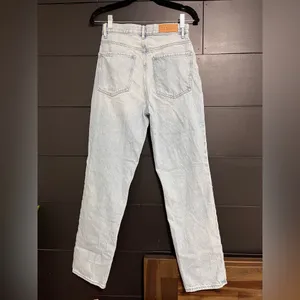 PACSUN Dad Jean Light Wash Denim Distressed Button Fly Women’s 26x29 EUC thumbnail 4