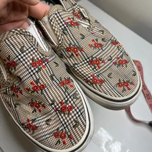 Vans Glen Plaid Slip On Sneakers Embroidered Flowers Sz 7 Skate Boho Floral thumbnail 9