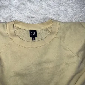GAP Crewneck Sweater in Pale Yellow size XL Sweatshirt thumbnail 3