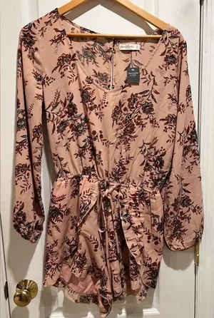 NWT - Abercrombie & Fitch Pink Floral Romper size medium. thumbnail 1