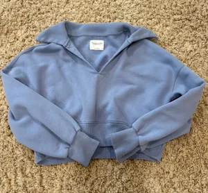 Abercrombie & Fitch Light Blue Cropped V‑Neck Pullover thumbnail 1