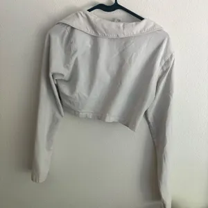 H&M Divided White Long Sleeve Polo Crop Top V-Neck Size Large thumbnail 7