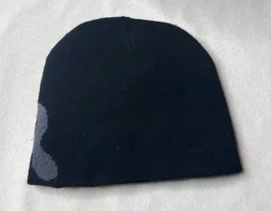 Black and gray beanie thumbnail 3