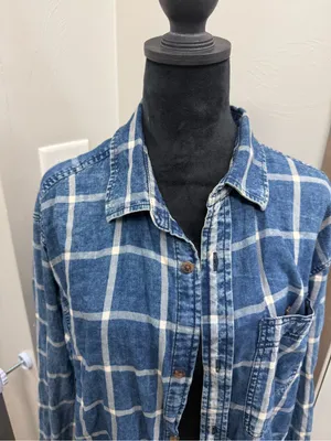 Old Navy Women's Oversized Boyfriend Button Down Denim Shirt Windowpane Plaid M thumbnail 3