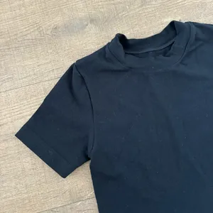 khy fitted short sleeve black tee shirt crop top thumbnail 4