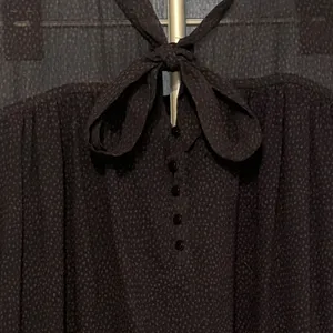 LOFT Navy w/ red polka dot sheer buttoned blouse size large thumbnail 3