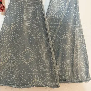 FREE PEOPLE FLOAT ON BELL BOTTOMS SZ 26 light blue batik print EUC thumbnail 3