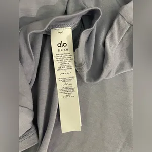 Alo Yoga NWT All Day Short Sleeve Tee Shirt Top Winter Frost Size S thumbnail 8