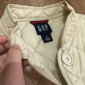 Gap | Women's Cream‎ Off White Button Front Mock Neck Quilted Vest, Size M thumbnail 3