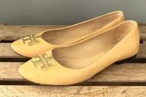 Tory Burch Patent Leather Pointy-Toe‎ Logo Flat Size 8 A30 thumbnail 1