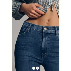 MOTHER Runaway Mid-Rise Slim Jeans thumbnail 4