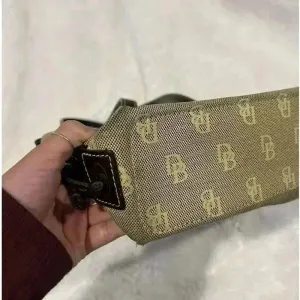 Dooney and Bourke‎ Signature Canvas Leather Purse Vintage DB Brown Shoulder Bag thumbnail 4