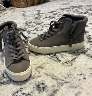 UGG Shoes thumbnail 1