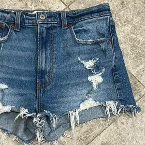 Abercrombie & Fitch High Rise The Mom Short Size 27 Distressed Cut Off Festival thumbnail 4
