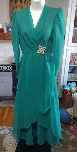 Stunning vintage Green Formal dress thumbnail 1