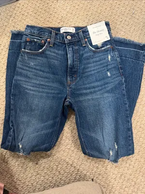 NWT Abercrombie & Fitch Medium Blue High-Rise Distressed Jeans thumbnail 4