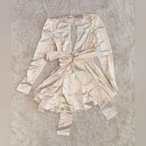 NWOT HOUSE OF CB 'Aryana' Ivory Bow Long Sleeves Mini Dress sz XS thumbnail 8