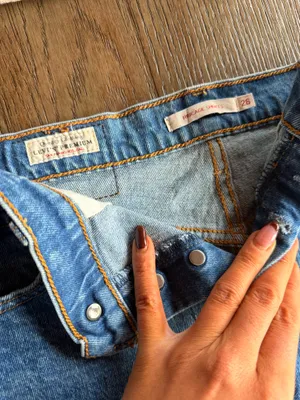 Levi’s Ribcage Shorts thumbnail 2