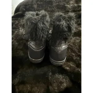 Crocs LodgePoint Boots Women's Size 7 Black Faux Fur Nylon Pull On Cinch Lace thumbnail 3