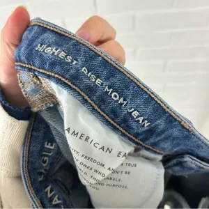 American Eagle Distressed Highest Rise Mom Jeans Size 10 thumbnail 3