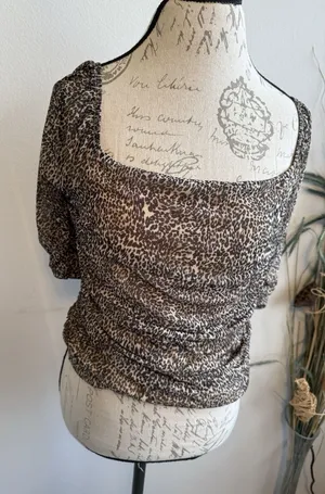 Anthropologie‎ Top Blouse Large Animal Square Neck Puff Short Sleeve Ruched thumbnail 1