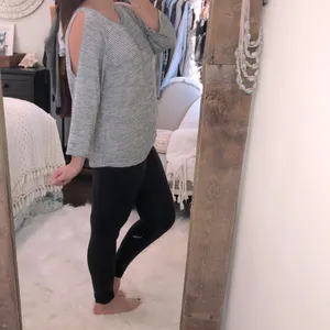 Gap size XLarge black striped cold shoulder top thumbnail 2