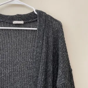 M- Stevie Hender Gray and Silver Knit Mid-Length‎ Cardigan with Pockets thumbnail 2