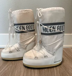 Moon Boots thumbnail 1