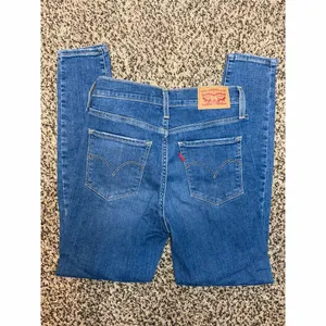 Levi's 720 High Rise Super Skinny Jeans thumbnail 3