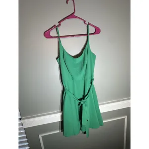 B Smart Size 7 Kelly Green Fit And Flare Belted‎ Dress With Adjustable Strap EUC thumbnail 3