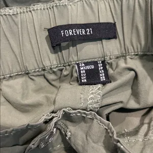 FOREVER 21 Green cargo pants thumbnail 4