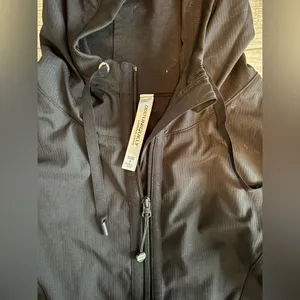 Small black active jacket thumbnail 2