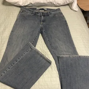 Women’s Gap jeans 🖤 thumbnail 1