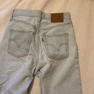 Levi’s Straight Ribcage Jeans thumbnail 2