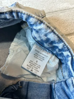 Judy Blue High-Rise Cherry Denim Shorts - light Wash Size Small 100% Cotton thumbnail 6