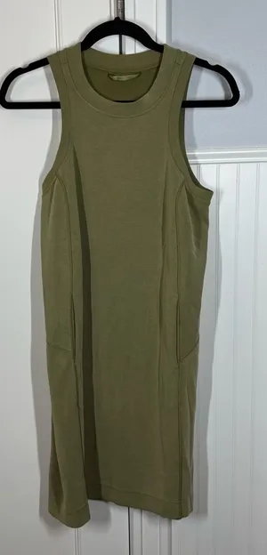 Lululemon Softstreme in Action Dress Green Sheath Dress size‎ 6 thumbnail 1