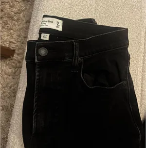 Abercrombie flair ultra high rise jeans thumbnail 2