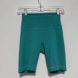Lululemon Wunder Train Everlux High Rise Short‎ 8" in Maldives Green Size 4 thumbnail 3