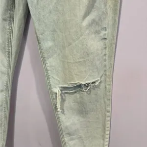 Light‎ wash American Eagle mom Jean thumbnail 2