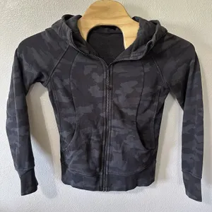 LULULEMON Size 6 Scuba Hoodie Light Cotton Fleece Incognito Camo Multi Gray thumbnail 1