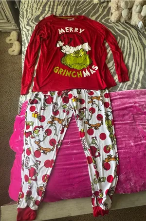 Women’s ' Red Grinchmas Pajama Set thumbnail 1