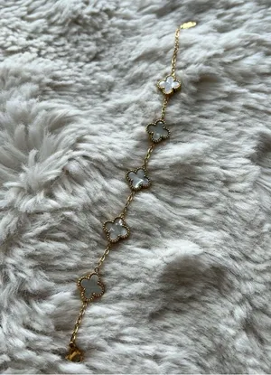 5 Clover Gold & Mother of Pearl Dainty Bracelet NWOT thumbnail 1