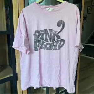 Pink Floyd band tee short sleeve oversized H&M pink graphic tshirt top UO thumbnail 1