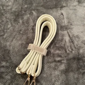 Chic White Bag with Durable Design thumbnail 2